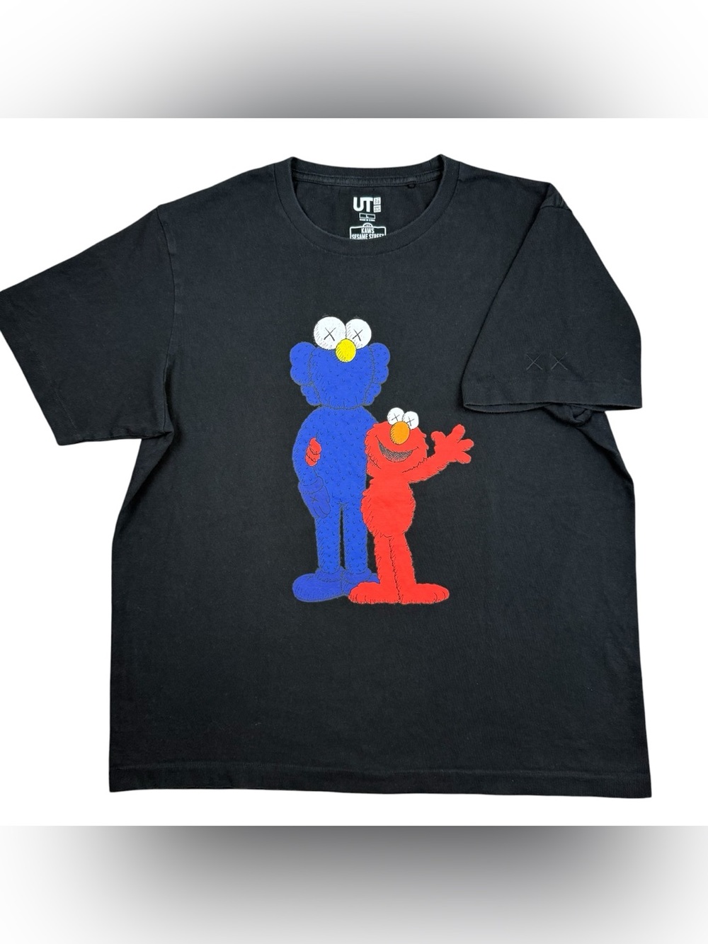 Uniqlo x KAWS x Sesame Street Streetwear Elmo Cookie Monster Men’s t-shirt sz. L